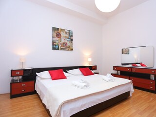 Apartment Jesenice bei Dugi Rat Features 10