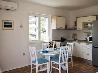 Apartment Sutomišćica Features 7