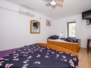 Apartment Lopar Features 10