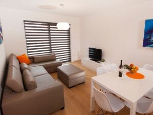 Two bedroom apartment with balcony Makarska (A-19145-e) - Makarska - image1