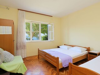 Apartment Dugi Rat Features 8