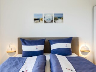 Schlafzimmer mit Zugang zum Balkon