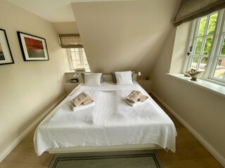 1. Schlafzimmer mit Doppelbett 1,80 x 2,00 m ...