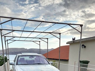 Privatparkplatz und an der Straße