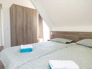 Second bedroom with spacious wardrobe