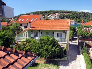 Apartment Studio flat with balcony Jelsa, Hvar (AS-4602-a) - Jelsa - image1