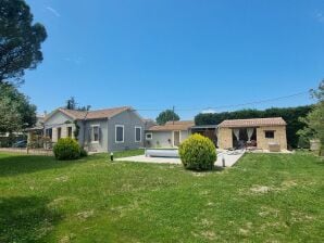 Holiday house Charmantes Ferienhaus mit privatem Pool, Maillane - Maillane - image1