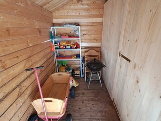 Holzverschlag im Garten