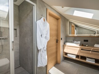 Bad 2 mit Regendusche und WC