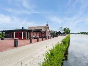 Holiday house Einzigartige Übernachtung in Fryslan - Eastermar - image1