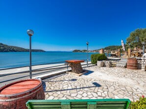 Emily 1 - Apartment with Wonderful Sea View