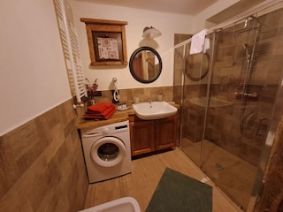 Eine geräumige Dusche für pikante Ideen.