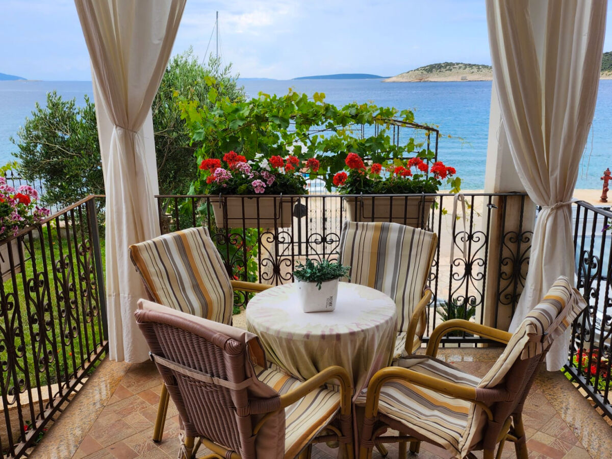 Terrasse mit herrlichem Meerblick