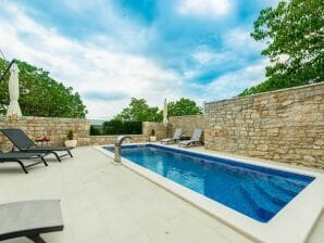 Holiday house Amazing holiday home with swimming pool - Rovinj - image1