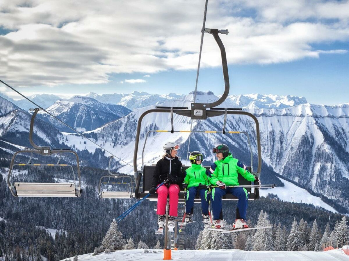 Familie am Lift (c)Gaissau Hintersee