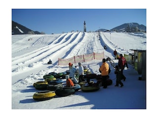 Snowtubing - Winterspaß für Groß & Klein