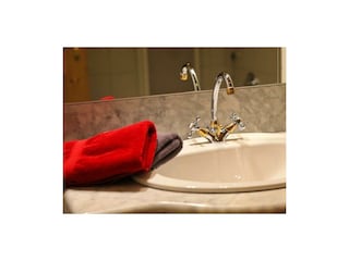 Zimmer mit Seeblick im Sommer