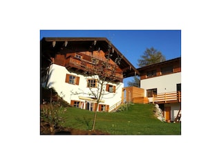 Haus Wesenau mit Spielplatz