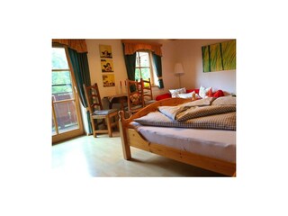 Zimmer mit Seeblick im Sommer