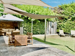 maison Cerisiers Private Terrasse im privaten Garten