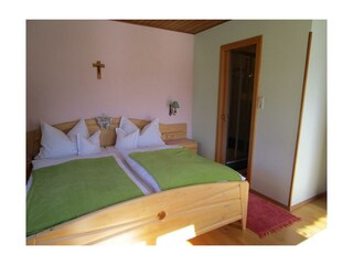 Rosenzimmer mit Dusche und Wc