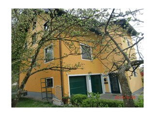 Eingangsbereich im Frühling