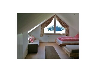 Schlafzimmer mit Ausziehcouch