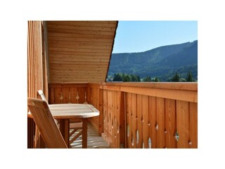 Balkon mit Blick in die Berge