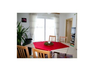 Eßtisch mit Küchenblock