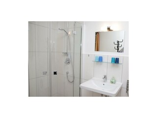 Waschbecken mit Dusche