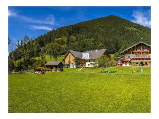 20190809_AmFerienbauernhofAussen_246-Pano_klein