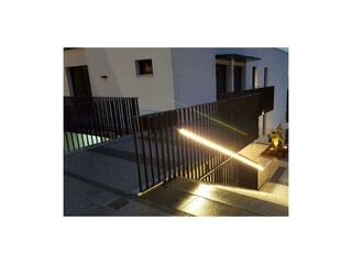 Beleuchteter Aufgang "TheView²"