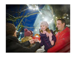 Am Adventmarkt in Guggenthal