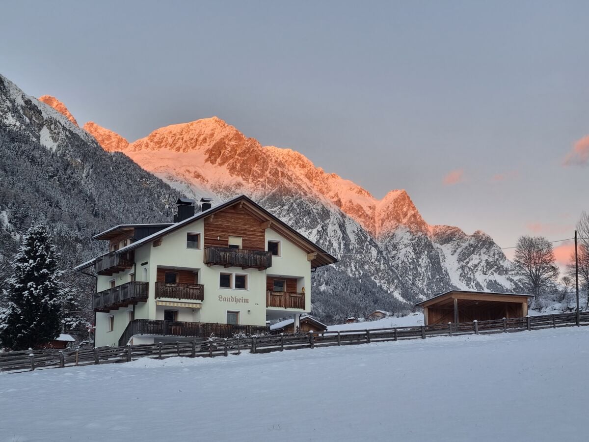 Haus Landheim im Winter