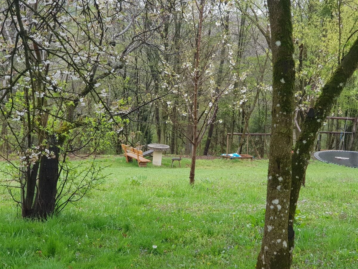 Kinderspielplatz am Waldesrand am Alten Gehöft