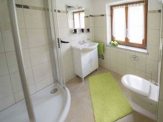 Dusche u. WC. Erdgeschoß