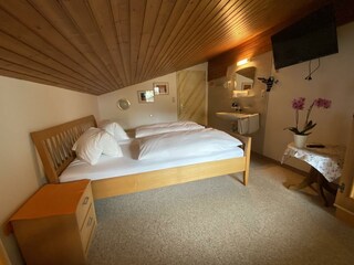 Familienzimmer-Mansarde-2-low