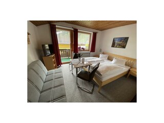 Familienzimmer-Superior-1-low-website