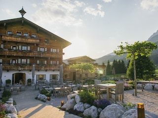 6_Hotel Sommer außen (©creating click)
