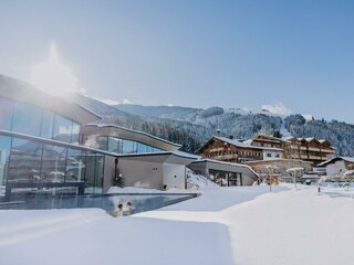 9_Hotel Winter außen (©creating click)