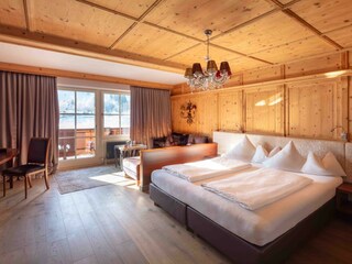 EP04378-0517-DZHesse