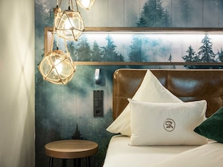 riederalm_komfortzimmer-baumtraum-bett_(c)lorenz-m