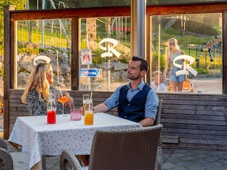 riederalm_terrasse-familie_(c)evelien-walker