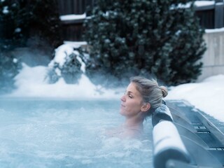 riederalm-winter-thermalpool-model_(c)janine-brugg