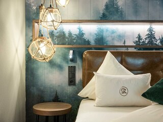 riederalm_komfortzimmer-baumtraum-bett_(c)lorenz-m