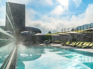 riederalm_familienpool_(c)carmen-huter