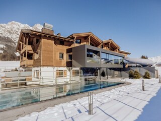 riederalm-winter_familienpool_(c)the-creating-clic