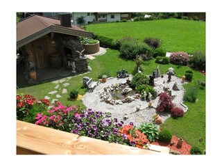 Garten mit Grillhütte