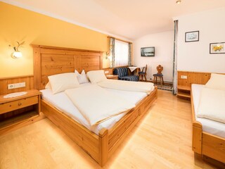 Dreibettzimmer mit Balkon