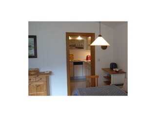 Blick vom Essplatz in die Küche